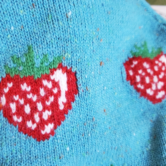 NWT Gucci Blue Green Red Strawberries Wool Knit Pet Sweater Size XXS - Picture 9 of 14